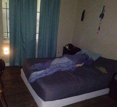 成人在宾馆尿床视频