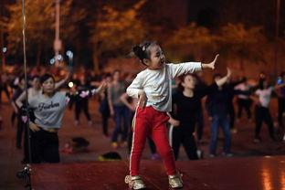 成人开场广场舞视频,成人开场舞视频赏析